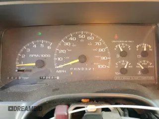 1999 GMC Suburban with VIN 3GKEC16R0XG526194, listed as a Copart auction lot 83740634 with 199,583 mi miles and Clean title. Bid and sale history available at DreamBid. Image 9.