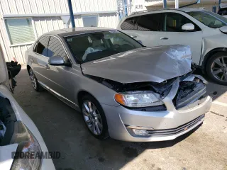 2016 Volvo S80 T5 Drive-E with VIN YV140MAK3G1196071, listed as a Copart auction lot 68480174 with 109,076 mi miles and Salvage Title. Bid and sale history available at carsss.com. Image 4.