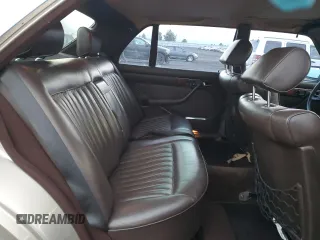 1986 Mercedes-Benz 560 with VIN WDBCA39DXGA239219, listed as a Copart auction lot 82033964 with 181,031 mi miles and Clean Title. Bid and sale history available at DreamBid. Image 10.