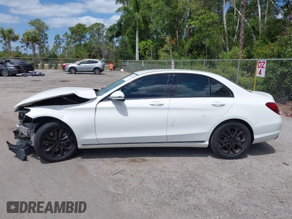 2017 Mercedes-Benz C 300 с VIN 55SWF4JB4HU206451, выставлен на аукционе IAAI как лот 42094778 с пробегом 76 046 миль миль и . История ставок и продаж доступна на DreamBid. Изображение 15.