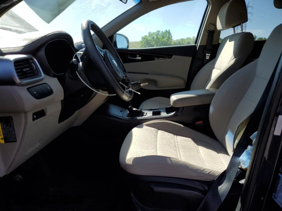 2017 Kia Sorento LX with VIN 5XYPGDA5XHG334764, listed as a Copart auction lot 62677035 with 60,488 mi miles and Salvage title. Bid and sale history available at DreamBid. Image 7.