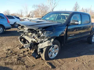 2015 Toyota Tacoma with VIN 3TMLU4EN4FM190968, listed as a IAAI auction lot 41749985 with 152,668 mi miles and . Bid and sale history available at DreamBid. Image 6.