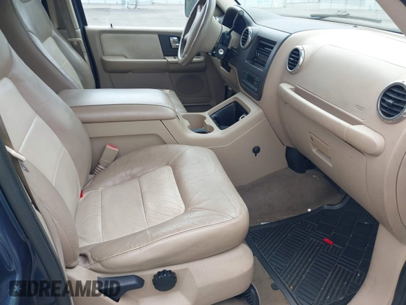 2004 Ford Expedition Eddie Bauer z VIN 1FMFU17L34LA52405, wystawiony jako IAAI lot #42471555 z przebiegiem 349 322 mil mil oraz . Historia ofert i sprzedaży dostępna na DreamBid. Obrazek 5.