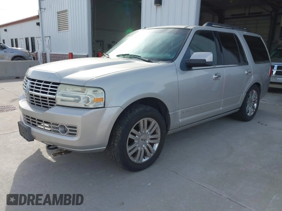 2007 Lincoln Navigator z VIN 5LMFU28537LJ23464, wystawiony jako IAAI lot #41860443 z przebiegiem 309 788 mil mil oraz . Historia ofert i sprzedaży dostępna na DreamBid. Obrazek 2.