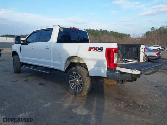 2017 Ford Super Duty F-250 SRW Lariat with VIN 1FT7W2B62HEE68725, listed as a IAAI auction lot 41525112 with 112,202 mi miles. Bid and sale history available at carsss.com. Image 3.