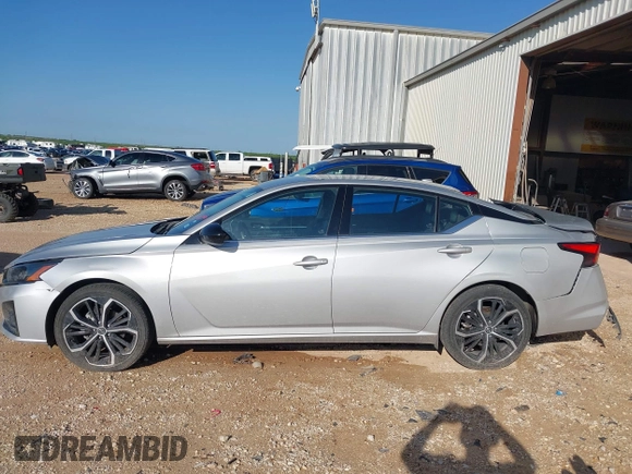 2024 Nissan Altima SR z VIN 1N4BL4CVXRN369436, wystawiony jako IAAI lot #42301286 z przebiegiem 33 650 mil mil oraz . Historia ofert i sprzedaży dostępna na DreamBid. Obrazek 14.