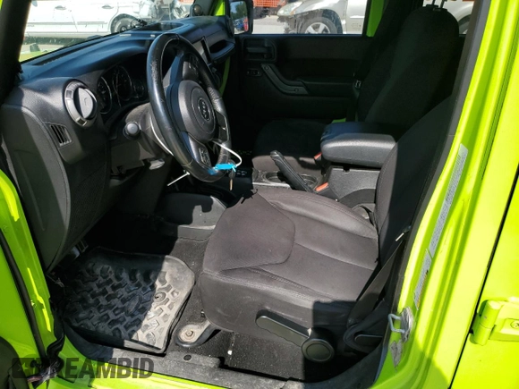 2013 Jeep Wrangler Unlimited Sport z VIN 1C4BJWDG2DL558484, wystawiony jako Copart lot #55832725 z przebiegiem 211 683 mil mil oraz Szkoda całkowita • Salvage title. Historia ofert i sprzedaży dostępna na DreamBid. Obrazek 7.
