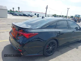 2021 Toyota Avalon TRD z VIN 4T1FZ1FBXMU070548, wystawiony jako IAAI lot #42162876 z przebiegiem 46 709 mil mil oraz . Historia ofert i sprzedaży dostępna na DreamBid. Obrazek 4.