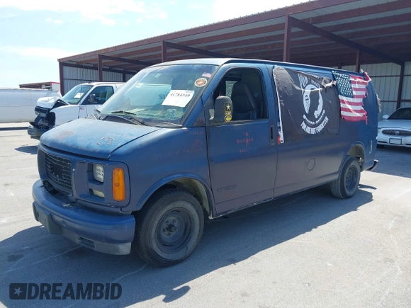 2002 GMC Savana z VIN 1GTFG15W821171973, wystawiony jako IAAI lot #41784349 z przebiegiem 167 236 mil mil oraz . Historia ofert i sprzedaży dostępna na DreamBid. Obrazek 2.