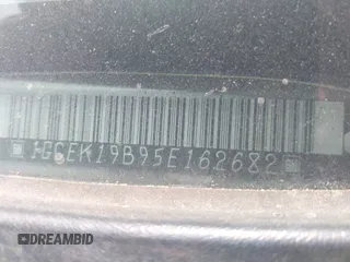 2005 Chevrolet Silverado 1500 Z71 z VIN 1GCEK19B95E162682, wystawiony jako IAAI lot #42270833 z przebiegiem 180 741 mil mil oraz . Historia ofert i sprzedaży dostępna na DreamBid. Obrazek 9.