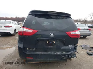 2017 Toyota Sienna XLE Auto Access Seat with VIN 5TDYZ3DC6HS826682, listed as a IAAI auction lot 41932138 with 33,827 mi miles. Bid and sale history available at carsss.com. Image 16.