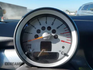 2007 MINI Hardtop S с VIN WMWMF73517TV31617, выставлен на аукционе IAAI как лот 42586579 с пробегом Не указан миль и . История ставок и продаж доступна на DreamBid. Изображение 7.