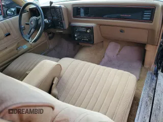 1987 Chevrolet Monte Carlo z VIN 1G1GZ11G0HP115148, wystawiony jako Copart lot #75645874 z przebiegiem 86 744 mil mil oraz Nie do naprawy. Historia ofert i sprzedaży dostępna na DreamBid. Obrazek 8.