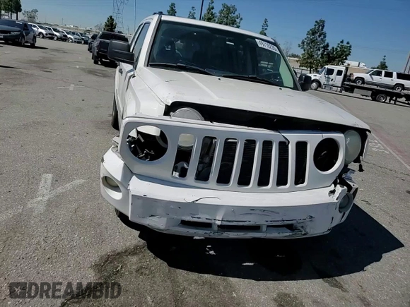 2008 Jeep Patriot Limited with VIN 1J8FT48W88D519179, listed as a Copart auction lot 49710235 with 140,578 mi miles and Salvage Title. Bid and sale history available at DreamBid. Image 12.