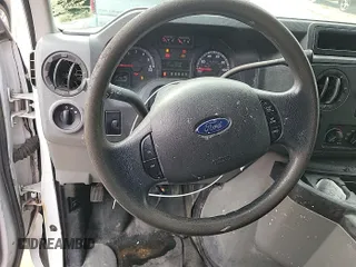 2013 Ford Econoline Passenger XL z VIN 1FBSS3BL5DDA49371, wystawiony jako IAAI lot #42520998 z przebiegiem 62 763 mil mil oraz . Historia ofert i sprzedaży dostępna na DreamBid. Obrazek 41.