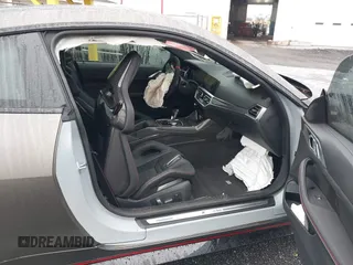 2023 BMW 4 Series z VIN WBS63AZ00PCL29096, wystawiony jako IAAI lot #41944007 z przebiegiem 2 988 mil mil oraz . Historia ofert i sprzedaży dostępna na DreamBid. Obrazek 5.