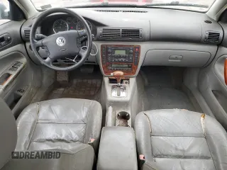 2003 Volkswagen Passat GLX z VIN WVWRH63B53P198926, wystawiony jako Copart lot #46875345 z przebiegiem 185 075 mil mil oraz Szkoda całkowita • Salvage title. Historia ofert i sprzedaży dostępna na DreamBid. Obrazek 8.