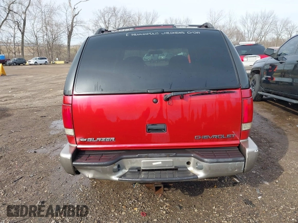 2000 Chevrolet Blazer LT z VIN 1GNDT13W2Y2163805, wystawiony jako IAAI lot #41537780 z przebiegiem 170 527 mil mil oraz . Historia ofert i sprzedaży dostępna na DreamBid. Obrazek 16.