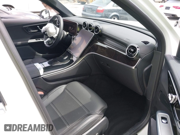 2024 Mercedes-Benz GLC 300 z VIN W1NKM4HB6RF216741, wystawiony jako IAAI lot #42216671 z przebiegiem Nie podano mil oraz . Historia ofert i sprzedaży dostępna na DreamBid. Obrazek 5.