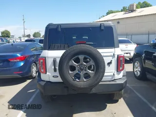 2021 Ford Bronco z VIN 1FMDE5AP9MLA72598, wystawiony jako IAAI lot #42153810 z przebiegiem 45 694 mil mil oraz . Historia ofert i sprzedaży dostępna na DreamBid. Obrazek 16.