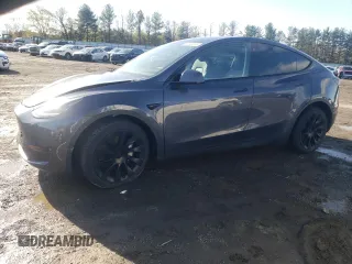 2023 Tesla Model Y Long Range z VIN 7SAYGAEE3PF596826, wystawiony jako Copart lot #50513045 z przebiegiem 30 747 mil mil oraz Szkoda całkowita • Salvage title. Historia ofert i sprzedaży dostępna na DreamBid. Obrazek 1.