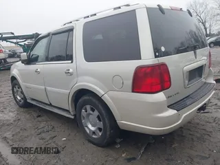 2006 Lincoln Navigator Luxury with VIN 5LMFU27536LJ19821, listed as a IAAI auction lot 41391977 with Not Provided miles. Bid and sale history available at carsss.com. Image 3.