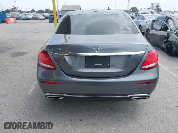 2018 Mercedes-Benz E-Class E 300 with VIN WDDZF4JB3JA409950, listed as a IAAI auction lot 42032598 with 44,381 mi miles. Bid and sale history available at carsss.com. Image 16.