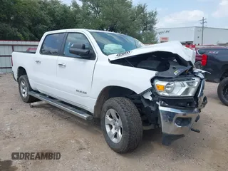 2020 Ram 1500 Big Horn z VIN 1C6SRFFT9LN321942, wystawiony jako IAAI lot #42290626 z przebiegiem Nie podano mil oraz . Historia ofert i sprzedaży dostępna na DreamBid. Obrazek 1.