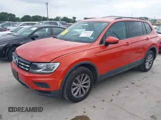 2018 Volkswagen Tiguan S с VIN 3VV1B7AX8JM090047, выставлен на аукционе IAAI как лот 42184116 с пробегом 121 085 миль миль и . История ставок и продаж доступна на DreamBid. Изображение 2.