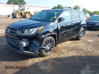 2018 Toyota Highlander SE with VIN 5TDJZRFH7JS868717, listed as a IAAI auction lot 42593499 with 83,533 mi miles and . Bid and sale history available at DreamBid. Image 6.