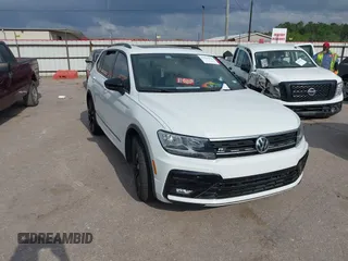 2020 Volkswagen Tiguan SE z VIN 3VV3B7AX0LM061878, wystawiony jako IAAI lot #41923541 z przebiegiem 66 861 mil mil oraz . Historia ofert i sprzedaży dostępna na DreamBid. Obrazek 1.