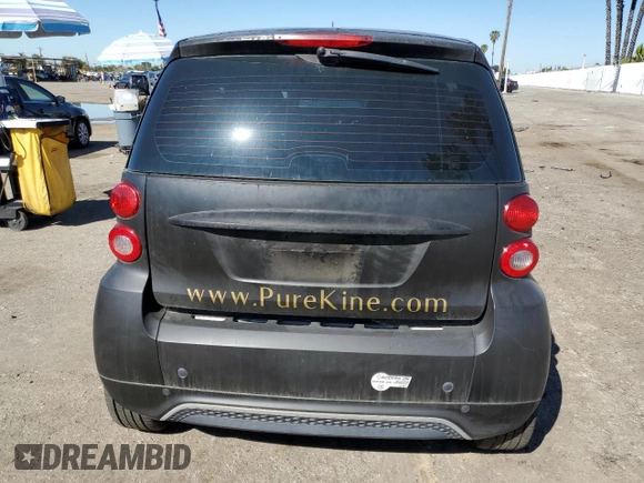 2013 Smart fortwo Passion z VIN WMEEJ9AA5DK726141, wystawiony jako Copart lot #50376945 z przebiegiem Nie podano mil oraz Tytuł czysty. Historia ofert i sprzedaży dostępna na DreamBid. Obrazek 6.