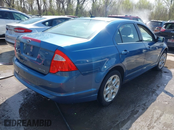 2010 Ford Fusion SE z VIN 3FAHP0HA0AR355625, wystawiony jako IAAI lot #41938652 z przebiegiem 157 660 mil mil oraz . Historia ofert i sprzedaży dostępna na DreamBid. Obrazek 4.