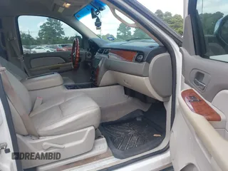 2007 Chevrolet Avalanche LTZ with VIN 3GNEC12047G306471, listed as a IAAI auction lot 42588844 with 216,509 mi miles and . Bid and sale history available at DreamBid. Image 5.
