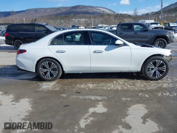2025 Mercedes-Benz E 350 z VIN W1KLF4HB1SA116741, wystawiony jako IAAI lot #41553271 z przebiegiem 1 025 mil mil oraz . Historia ofert i sprzedaży dostępna na DreamBid. Obrazek 13.