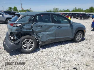 2022 Hyundai Kona SE z VIN KM8K2CAB7NU846383, wystawiony jako Copart lot #57091525 z przebiegiem 39 959 mil mil oraz Nie do naprawy • Non repairable. Historia ofert i sprzedaży dostępna na DreamBid. Obrazek 3.