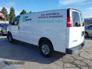 2016 GMC Savana Cargo z VIN 1GTW7AFF5G1159706, wystawiony jako IAAI lot #42018527 z przebiegiem 103 497 mil mil oraz . Historia ofert i sprzedaży dostępna na DreamBid. Obrazek 3.