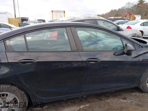 2017 Chevrolet Cruze LS z VIN 1G1BC5SM3H7138902, wystawiony jako IAAI lot #41546782 z przebiegiem 90 908 mil mil oraz . Historia ofert i sprzedaży dostępna na DreamBid. Obrazek 13.