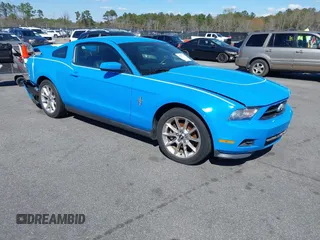 2011 Ford Mustang V6 z VIN 1ZVBP8AM6B5154462, wystawiony jako IAAI lot #41813734 z przebiegiem 42 412 mil mil oraz . Historia ofert i sprzedaży dostępna na DreamBid. Obrazek 1.