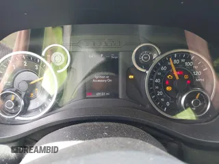 2019 Ram 1500 Tradesman z VIN 1C6SRFCT5KN597618, wystawiony jako IAAI lot #42243878 z przebiegiem 69 131 mil mil oraz . Historia ofert i sprzedaży dostępna na DreamBid. Obrazek 7.