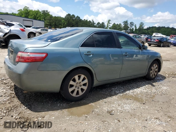 2008 Toyota Camry LE z VIN 4T1BK46K88U575417, wystawiony jako Copart lot #59084185 z przebiegiem 242 347 mil mil oraz Czysty tytuł • Clean title. Historia ofert i sprzedaży dostępna na DreamBid. Obrazek 3.