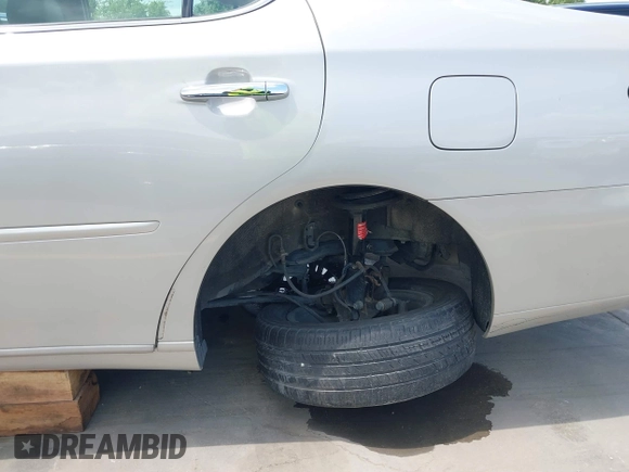 2004 Lexus ES 350 with VIN JTHBA30G240018556, listed as a IAAI auction lot 42131021 with 161,612 mi miles and . Bid and sale history available at DreamBid. Image 6.