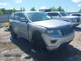 2015 Jeep Grand Cherokee Altitude z VIN 1C4RJFAG3FC212322, wystawiony jako IAAI lot #42446412 z przebiegiem 121 363 mil mil oraz . Historia ofert i sprzedaży dostępna na DreamBid. Obrazek 1.