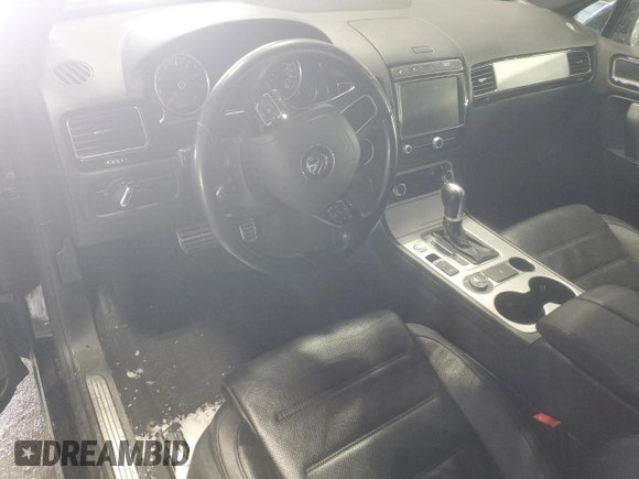 2017 Volkswagen Touareg Wolfsburg Edition с VIN WVGRF7BP4HD000477, выставлен на аукционе Copart как лот 46334275 с пробегом Не указан миль и На запчасти • Non repairable. История ставок и продаж доступна на DreamBid. Изображение 8.