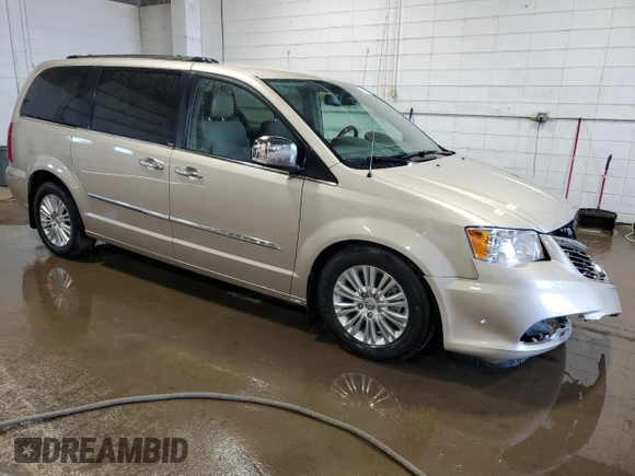 2014 Chrysler Town & Country Limited with VIN 2C4RC1GG3ER251812, listed as a Copart auction lot 61462694 with 99,992 mi miles and Salvage Title. Bid and sale history available at DreamBid. Image 4.