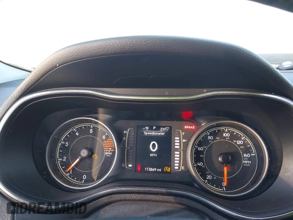 2019 Jeep Cherokee Latitude Plus with VIN 1C4PJMLB1KD166927, listed as a IAAI auction lot 41492327 with 113,869 mi miles. Bid and sale history available at carsss.com. Image 7.