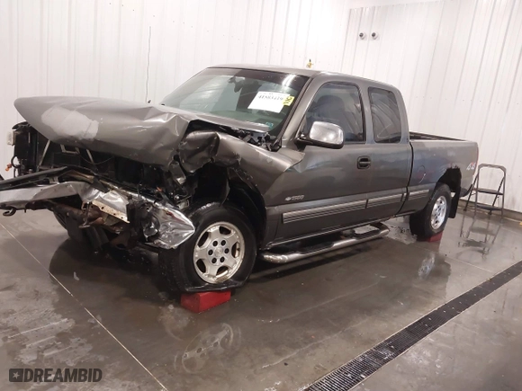 2001 Chevrolet Silverado 1500 LT with VIN 1GCEK19T31Z165427, listed as a IAAI auction lot 41583419 with 187,450 mi miles. Bid and sale history available at carsss.com. Image 2.
