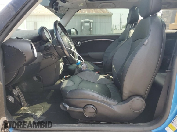 2007 MINI Hardtop S with VIN WMWMF73547TT84449, listed as a Copart auction lot 60490995 with 157,602 mi miles and Salvage title. Bid and sale history available at DreamBid. Image 7.