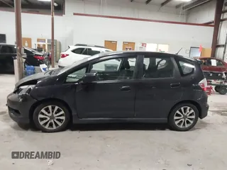 2013 Honda Fit Sport z VIN JHMGE8H56DC019556, wystawiony jako IAAI lot #41140755 z przebiegiem Nie podano mil oraz . Historia ofert i sprzedaży dostępna na DreamBid. Obrazek 13.