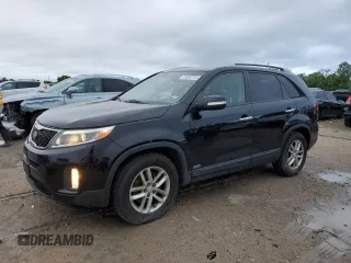 2014 Kia Sorento LX z VIN 5XYKTDA67EG503374, wystawiony jako Copart lot #51869715 z przebiegiem 92 855 mil mil oraz Czysty tytuł • Clean title. Historia ofert i sprzedaży dostępna na DreamBid. Obrazek 1.